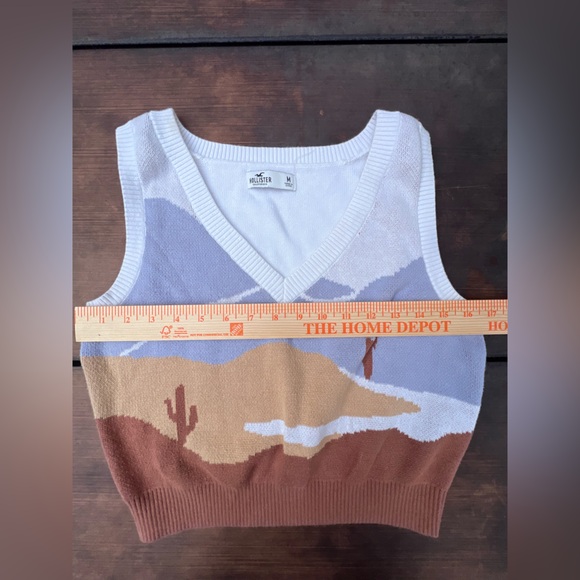 Hollister Women's V-Neck Sweater - White, Blue, Brown - Picture 2 of 5